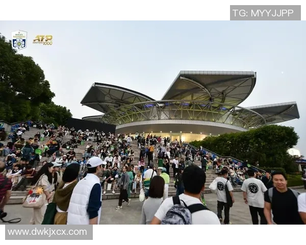 上海网球队状态引发热议球迷对表现和战术分歧明显 上海网球队状态引发热议球迷对表现和战术分歧明显